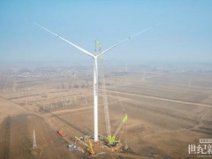 再傳捷報(bào)！東北公司阜新彰武五峰300兆瓦風(fēng)電項(xiàng)目首臺(tái)風(fēng)機(jī)吊裝成功！